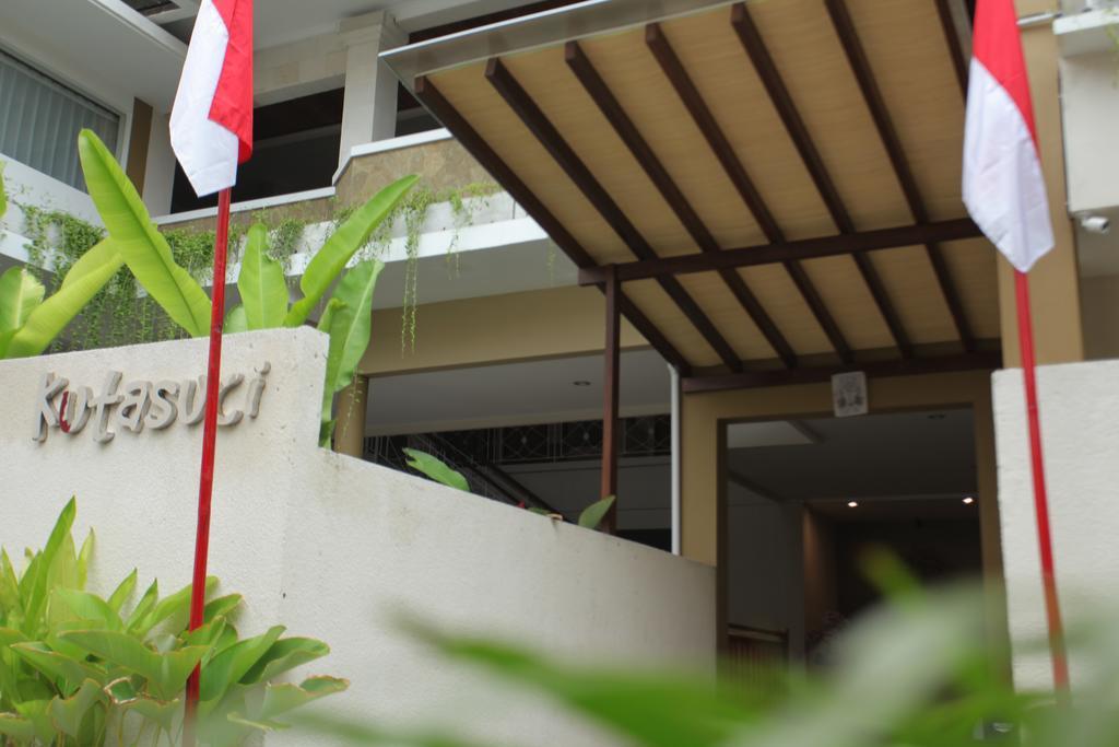 Kuta Suci Guesthouse Eksteriør bilde